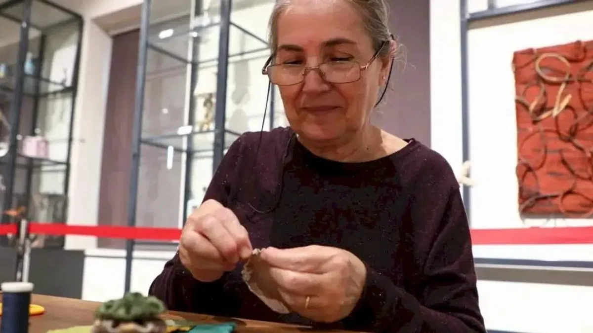 Atık Kumaşlar Kadınların Emeğiyle Yılbaşı Neşesine Dönüştü