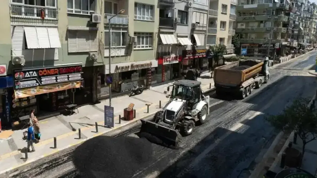 İzmir'de Balçova Ata Caddesi tamamen yenileniyor