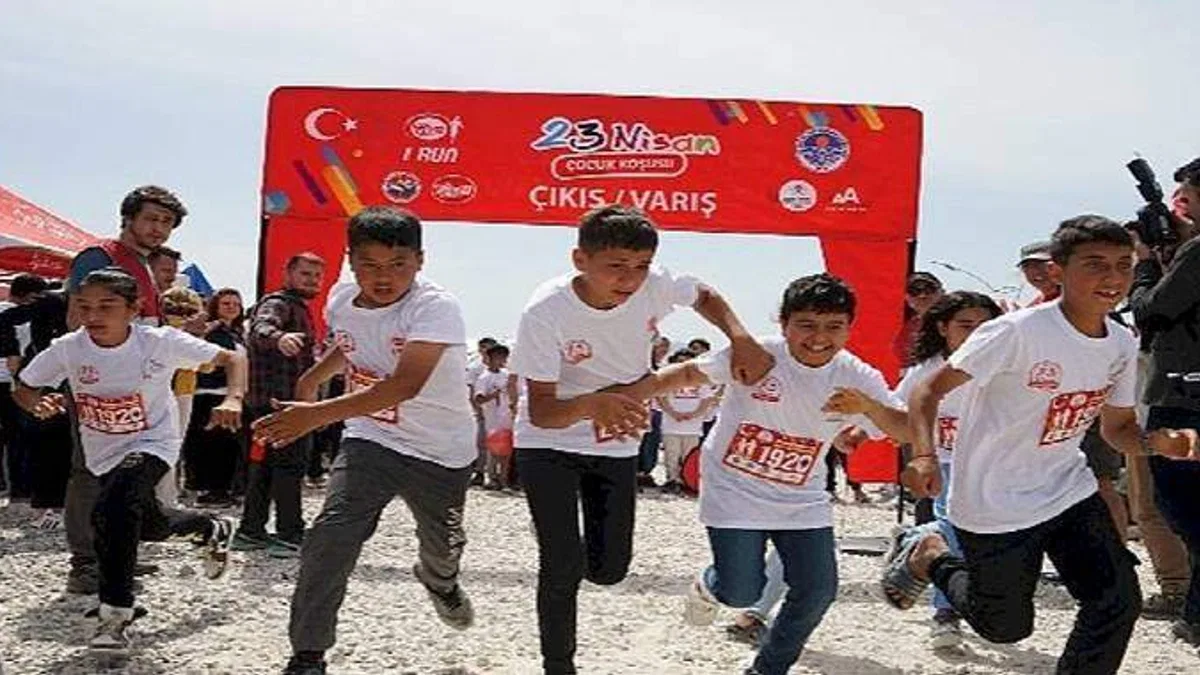 Çadır kentte yaşayan çocuklar için 23 Nisan Çocuk Koşusu yapıldı