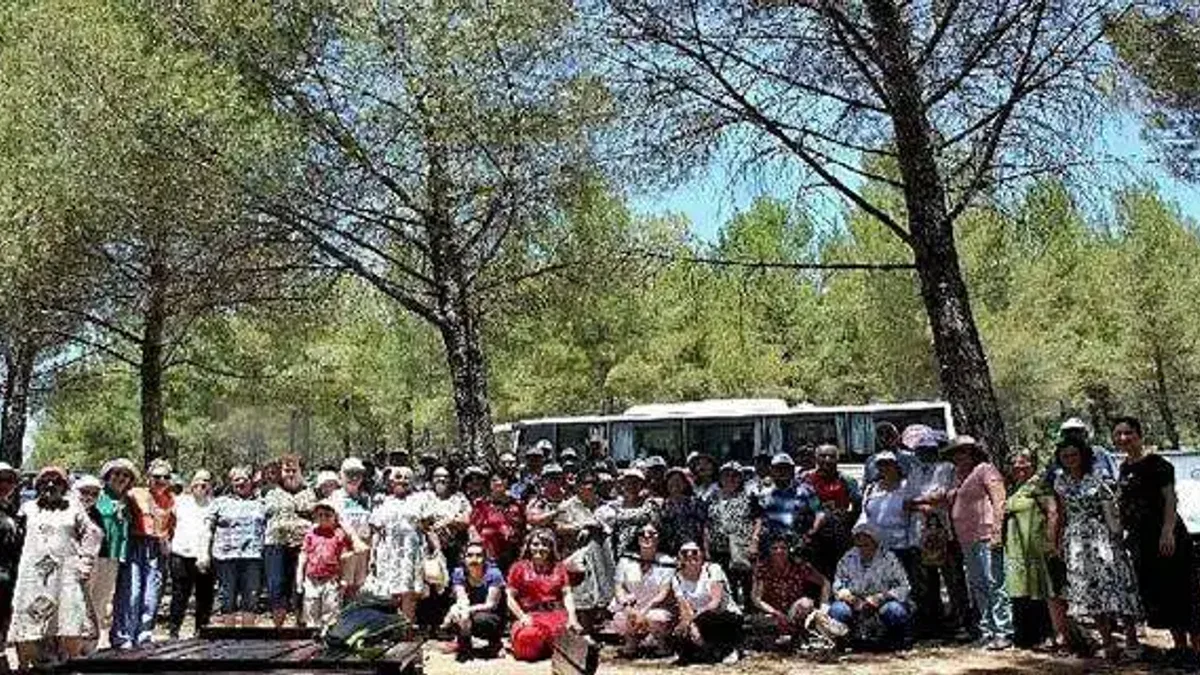 100 Yaş Evi Üyeleri Piknikte Buluştu