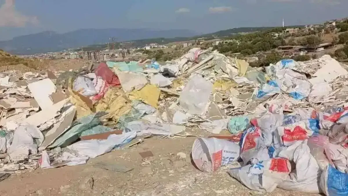 İzmir Karabağlar'da moloza geçit yok!