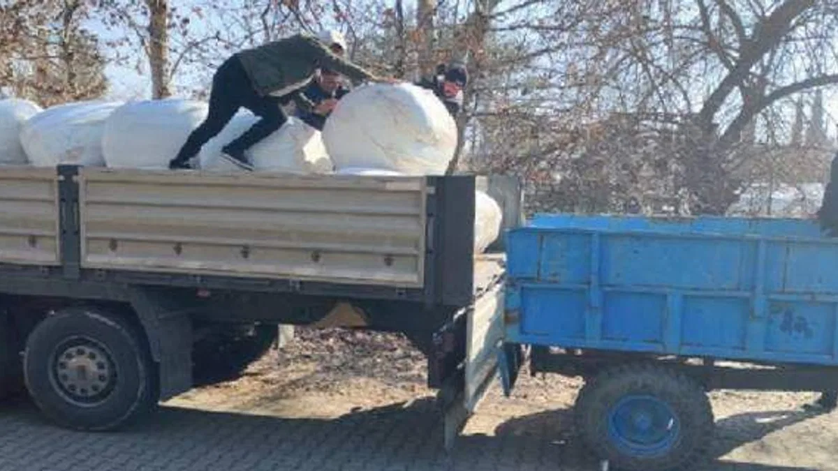 İzmit'in Kahramanmaraş'a gönderdiği yem tırları yüz güldürdü