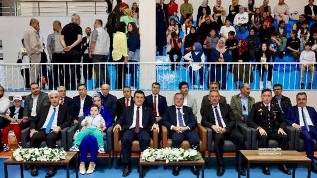 Özdoğan: Gençler bizim geleceğimiz, umudumuz, her şeyimiz