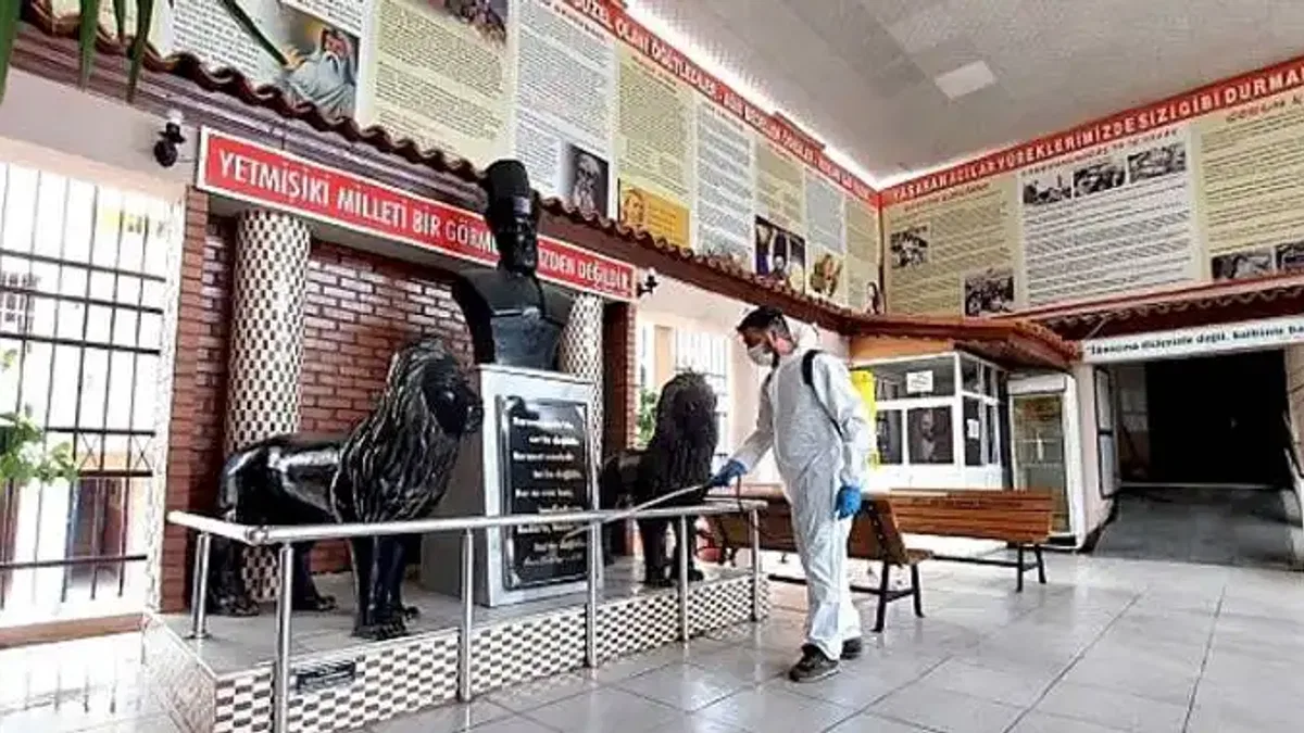 Bayraklı'da İbadethaneler Dezenfekte Ediliyor