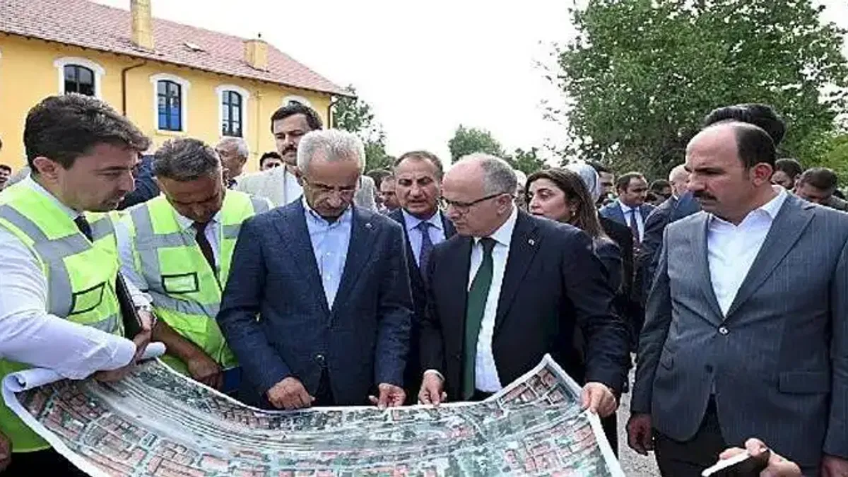 Bakan Uraloğlu: "Konya Büyükşehir ile İş Birliğimizin Tüm Şehirlere Örnek Olmasını Diliyorum"