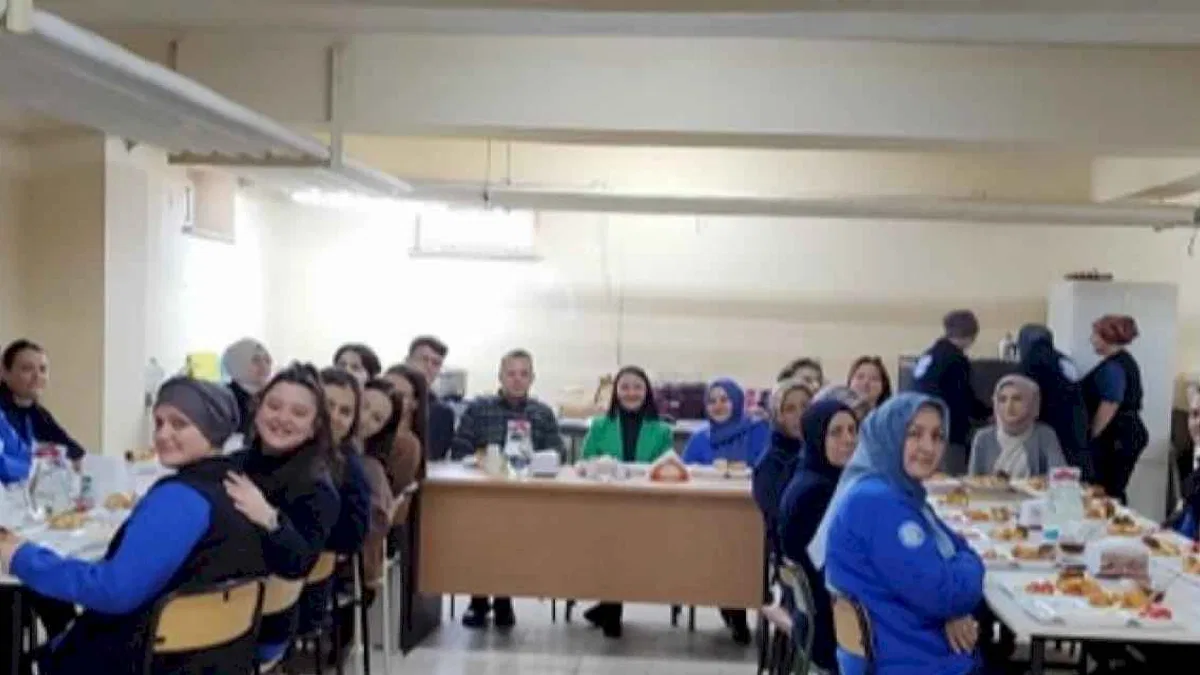 Başkan Tekin fabrika personeli ile kahvaltıda buluştu