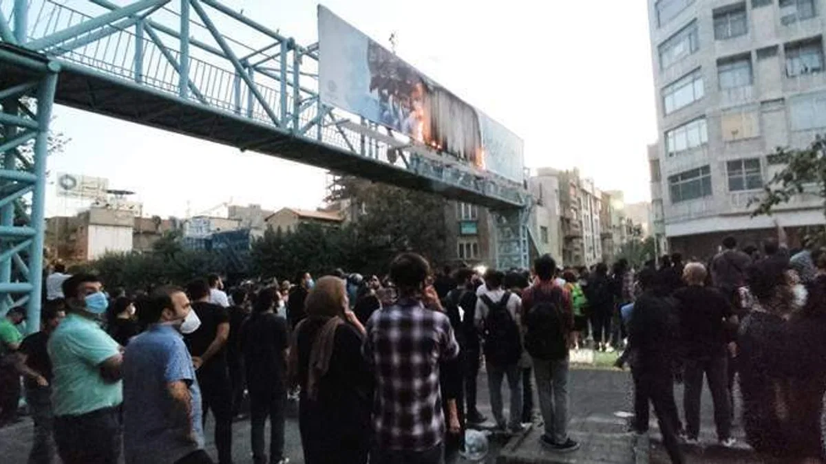 İran'da protesto gösterileri devam ediyor