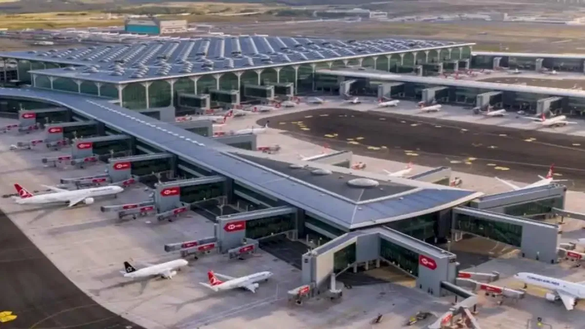 Temmuz'da 1,3 milyon yolcu İzmir’den havalandı