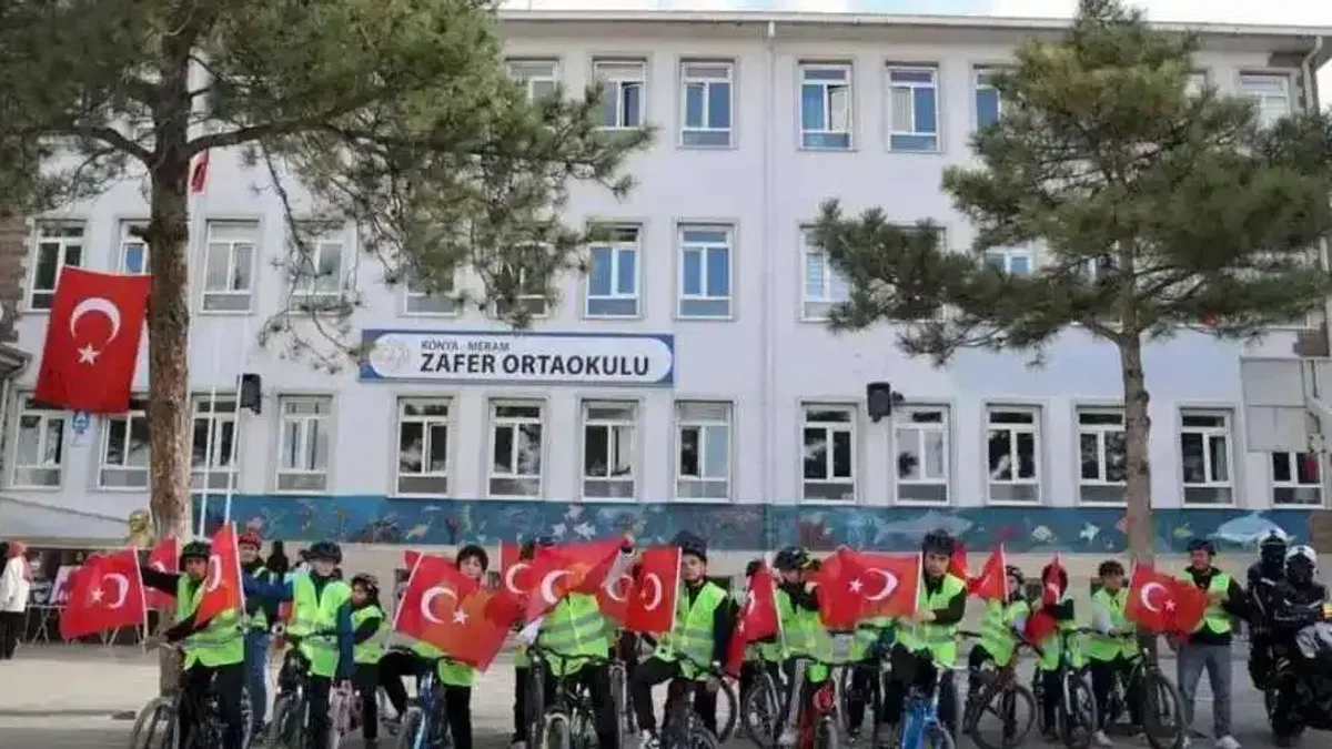 Konya Büyükşehir’in “Güvenli Okul Yolları Projesi”nde 29 Ekim coşkusu