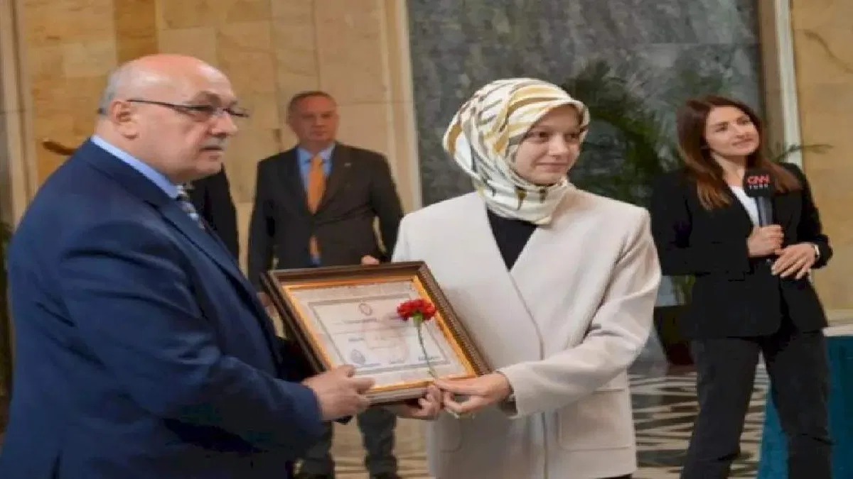 TBMM'ye milletvekilleri kayıtları sürüyor
