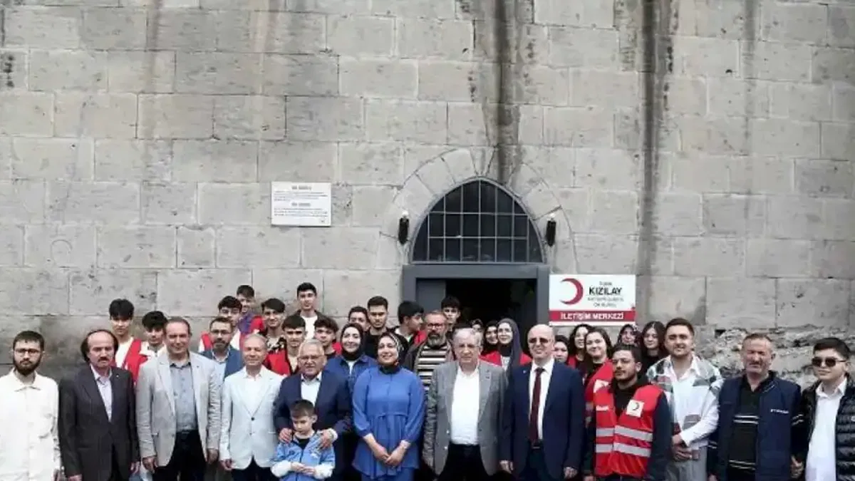 Başkan Büyükkılıç Kızılay’ın gönüllü gençleri ile bayramlaştı