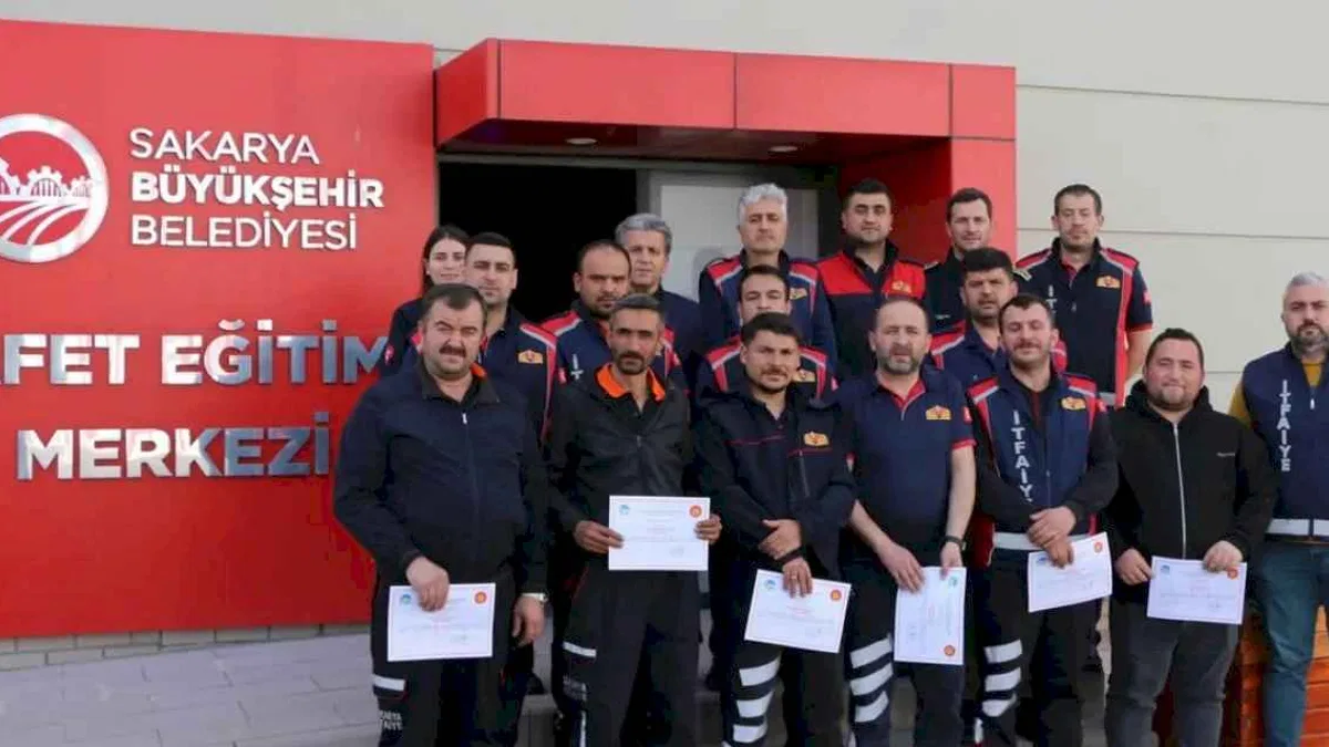 Sakarya İtfaiyesi eğitimlerle rol şehir oluyor