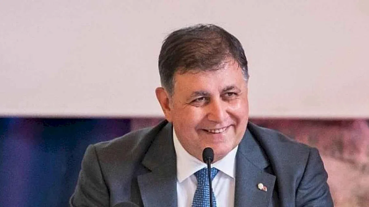 İzmir Büyükşehir Belediye Başkanı Tugay: Kamu alanının özel mülkiyete verilmesine izin vermeyeceğiz