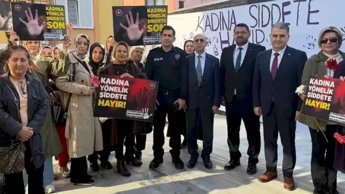 Kocaeli Gölcük’te kadına şiddete karşı farkındalık etkinliği
