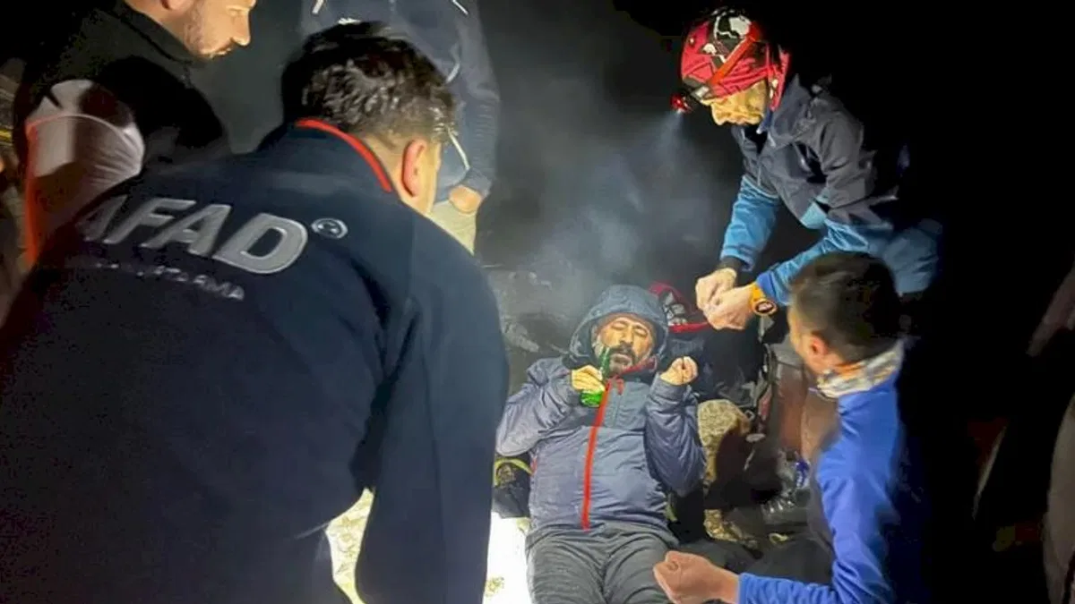 Kahramanmaraş'ta mahsur kalan 8 dağcı kurtarıldı