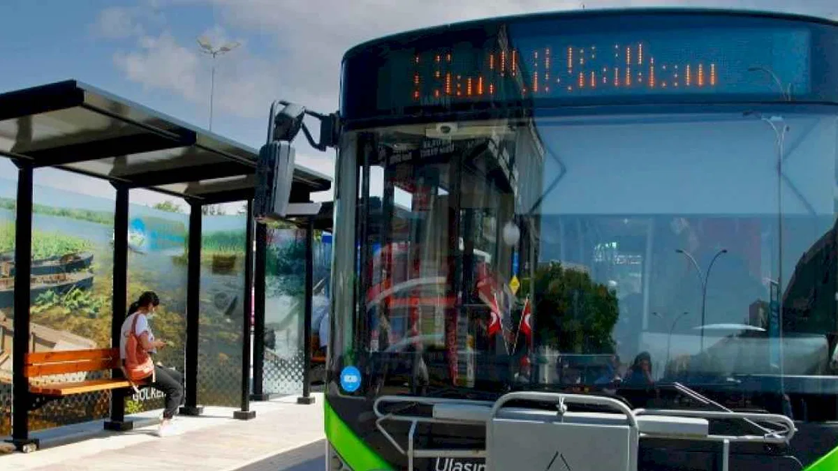 Sakarya'da YKS’ye geç kalan genci sınav yerine ulaştırdı