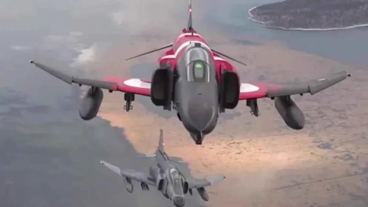 F4-E Phantom savaş uçağı 50. yıla özel havalandı
