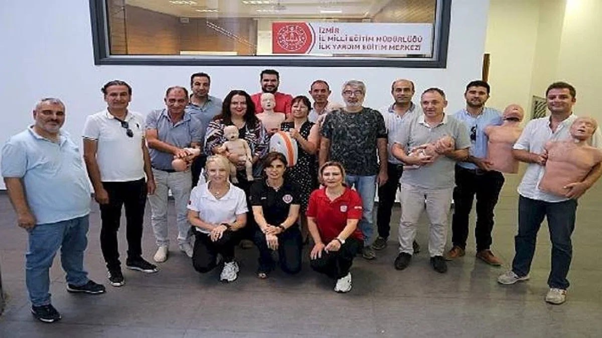 İzmir İl Milli Eğitim Müdürlüğü İlk Yardım Eğitimlerini Sürdürüyor