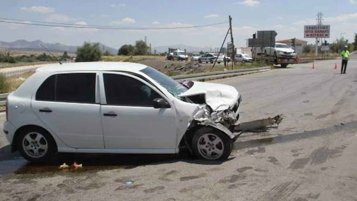 Beyşehir'de iki otomobilin çarpışması sonucu 7 kişi yaralandı