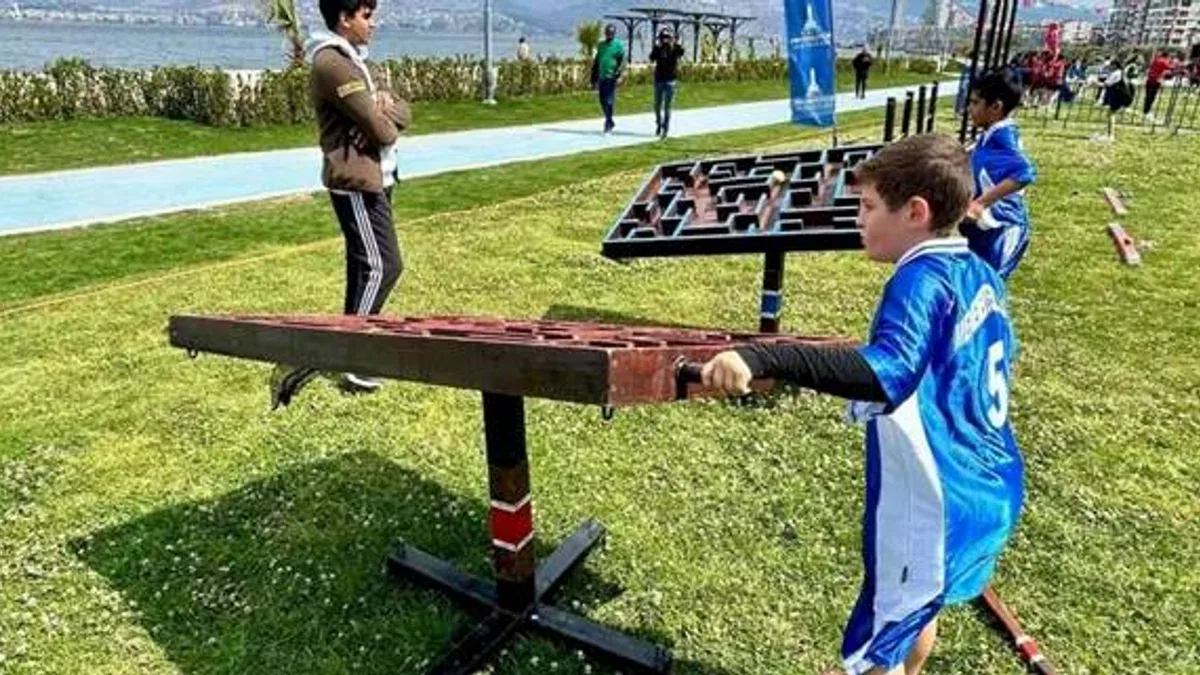 İzmirli minikler Hentbol Şenliği’nde buluştu