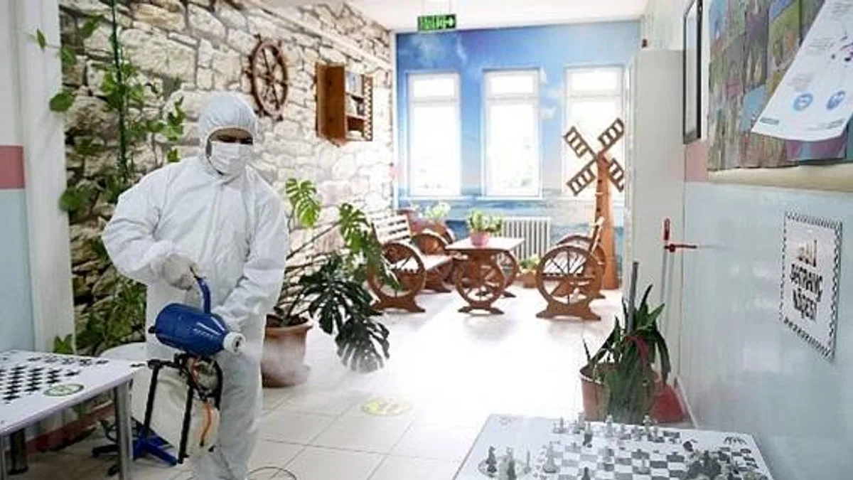 Bayrampaşa'da okullar dezenfekte ediliyor