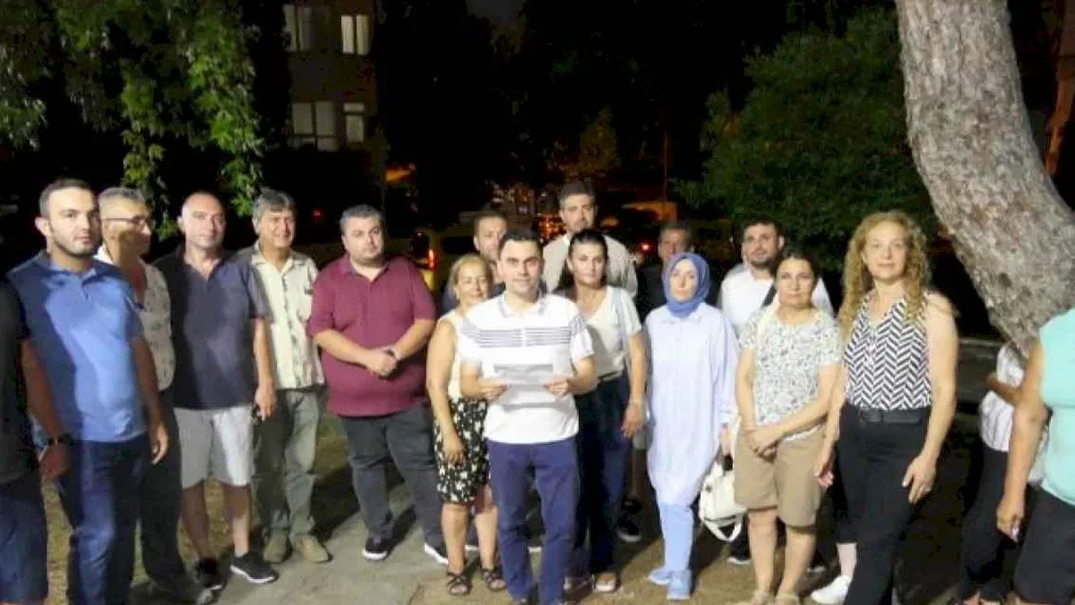 AK Parti Marmaris’ten belediyenin satış kararına gece eylemi