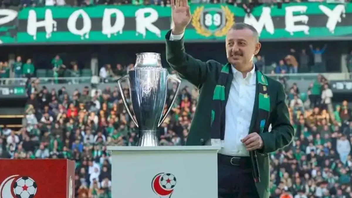 Kocaeli'de Başkan Büyükakın'dan 3 puana 3'lü kutlama