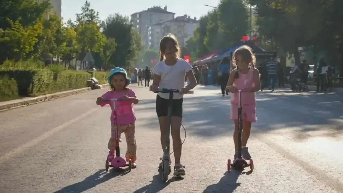 Eskişehir Atatürk Bulvarı yayalara kaldı