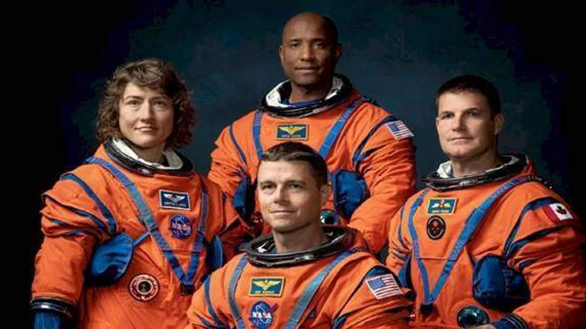 NASA ilk kez bir kadın ve bir siyah astronotu Ay'a gönderecek