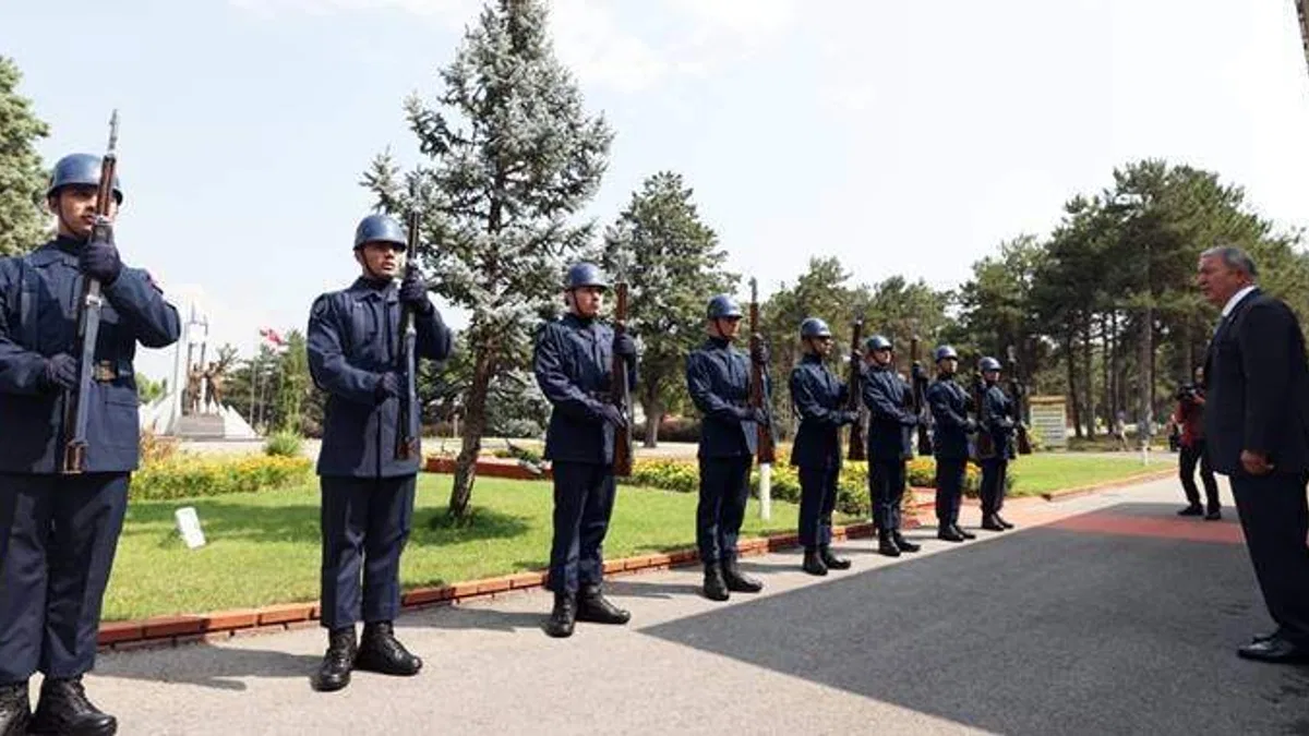 Akar'dan, 9. Ana Jet Üs Komutanlığına ziyaret