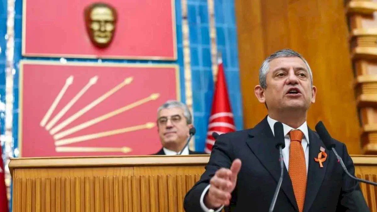 Özel’den vakıf iddiası! Sen ineceksin tren yoluna devam edecek