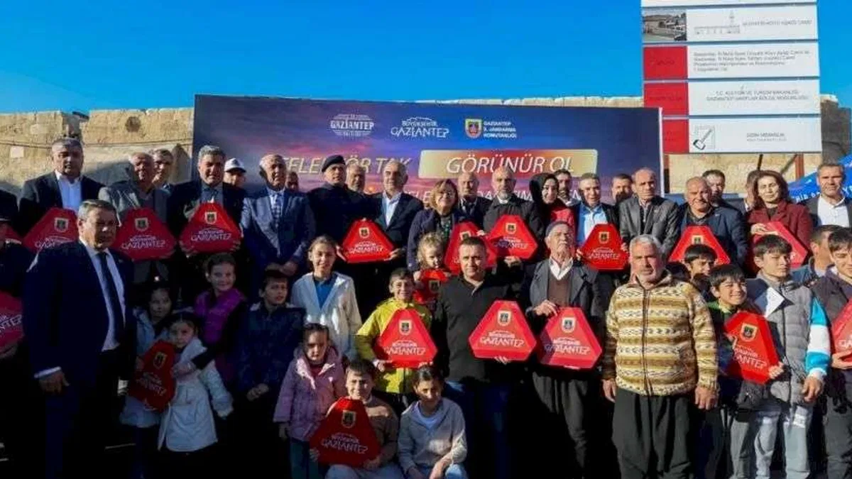 Gaziantep’te “Reflektör Tak, Görünür Ol” projesinde ilk dağıtım gerçekleştirildi