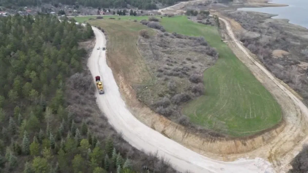 Çorum Çomar Barajı’nda yol genişletme çalışmaları sürüyor