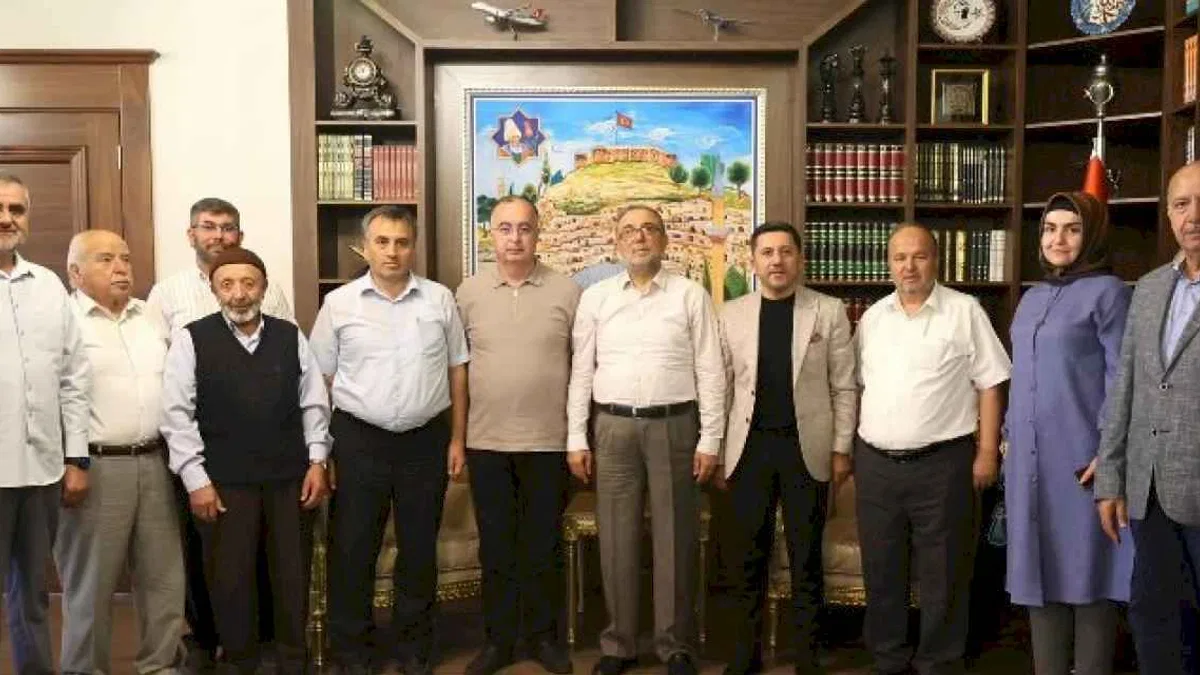 Başkan Arı, toplumun bütün kesimlerini kucaklıyor