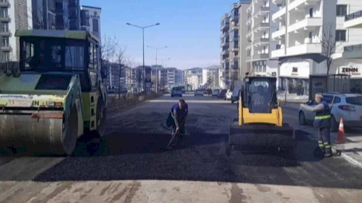 Erzurum Büyükşehir asfalt sezonunu açtı