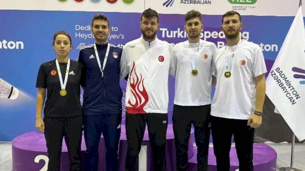 Bursalı badmintoncular Azerbaycan’dan 3 madalyayla döndü