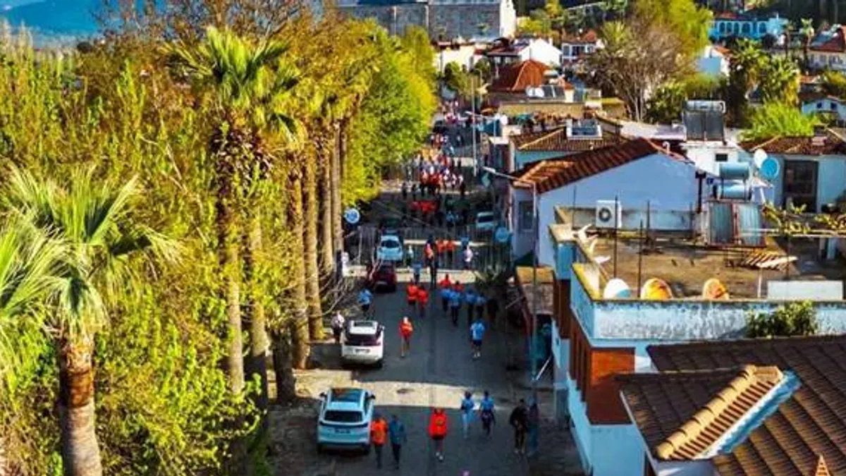 Yüzlerce sporcu İzmir Efes'te dünya mirasına koştu