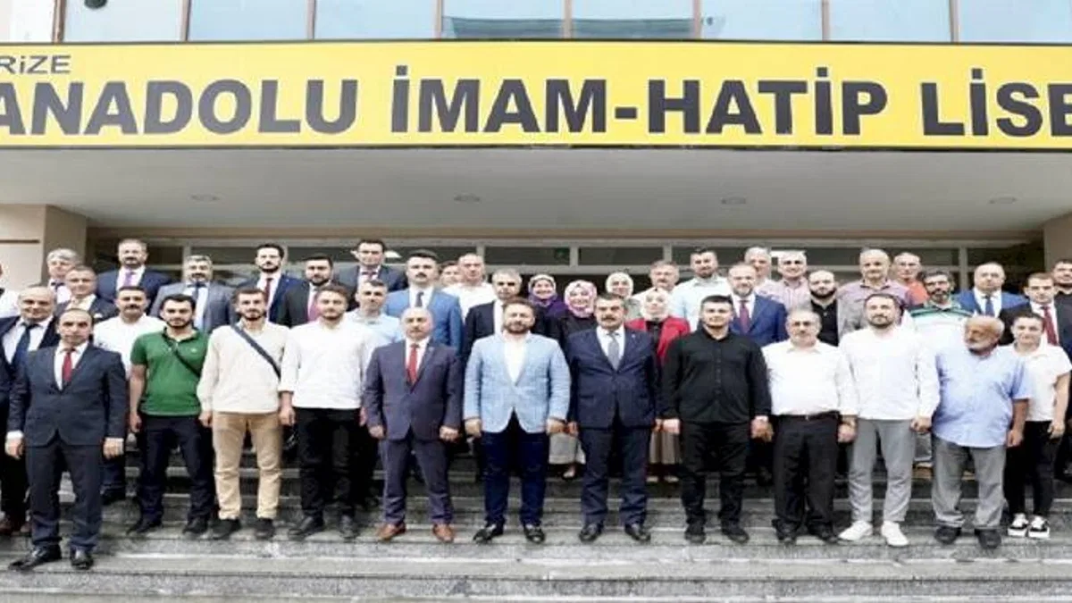 Bakan Tekin'den mezun olduğu liseye ziyaret