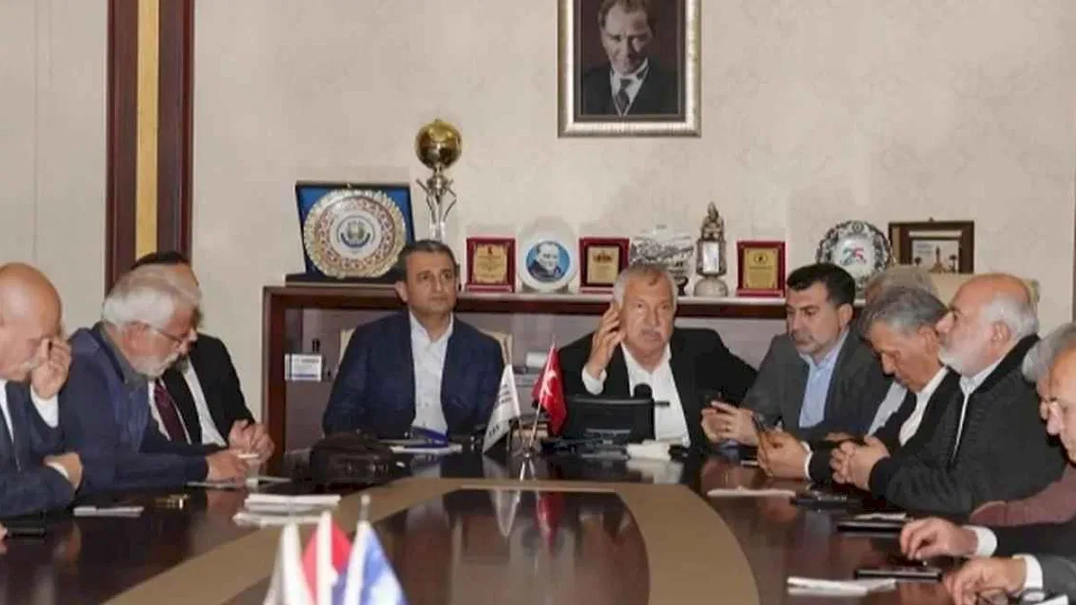 Suriye'deki katliamlara Adana'dan tepki