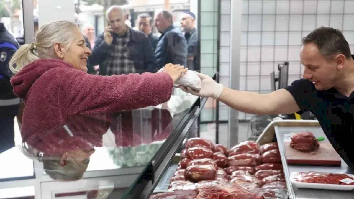 Kocaeli İzmit'te 'Halk Et'e yoğun ilgi