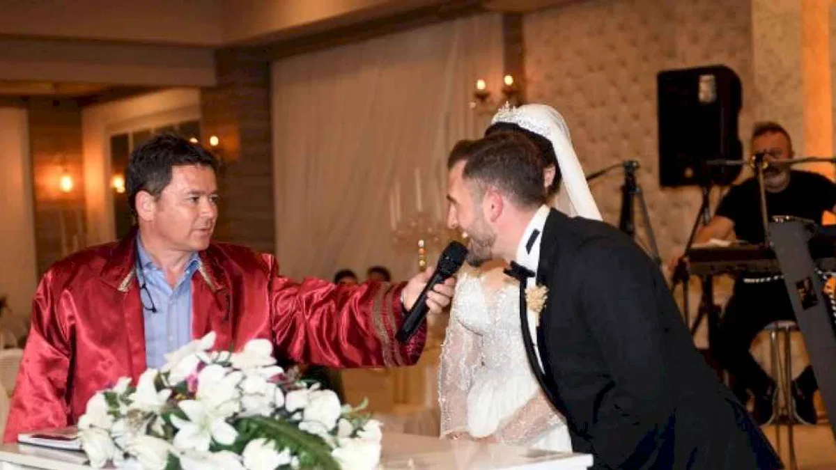 Başkan Erkan Aydın ilk nikahını kıydı