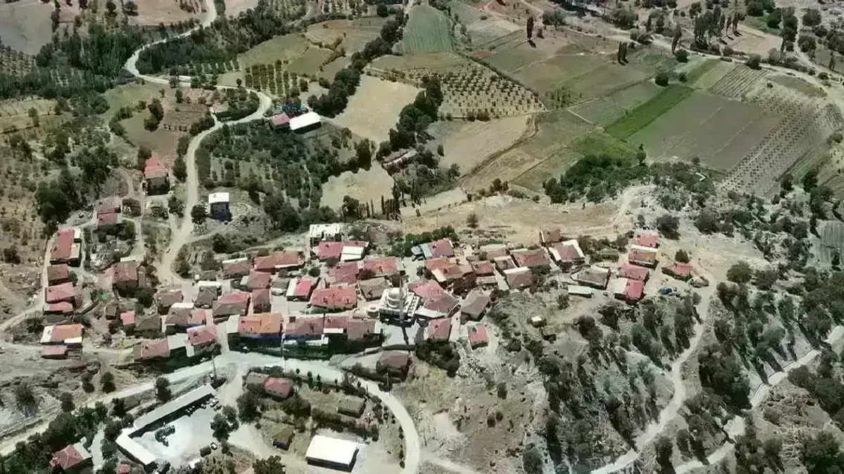 Demirci’de ulaşımı güçlendiren 45 kilometrelik çalışma