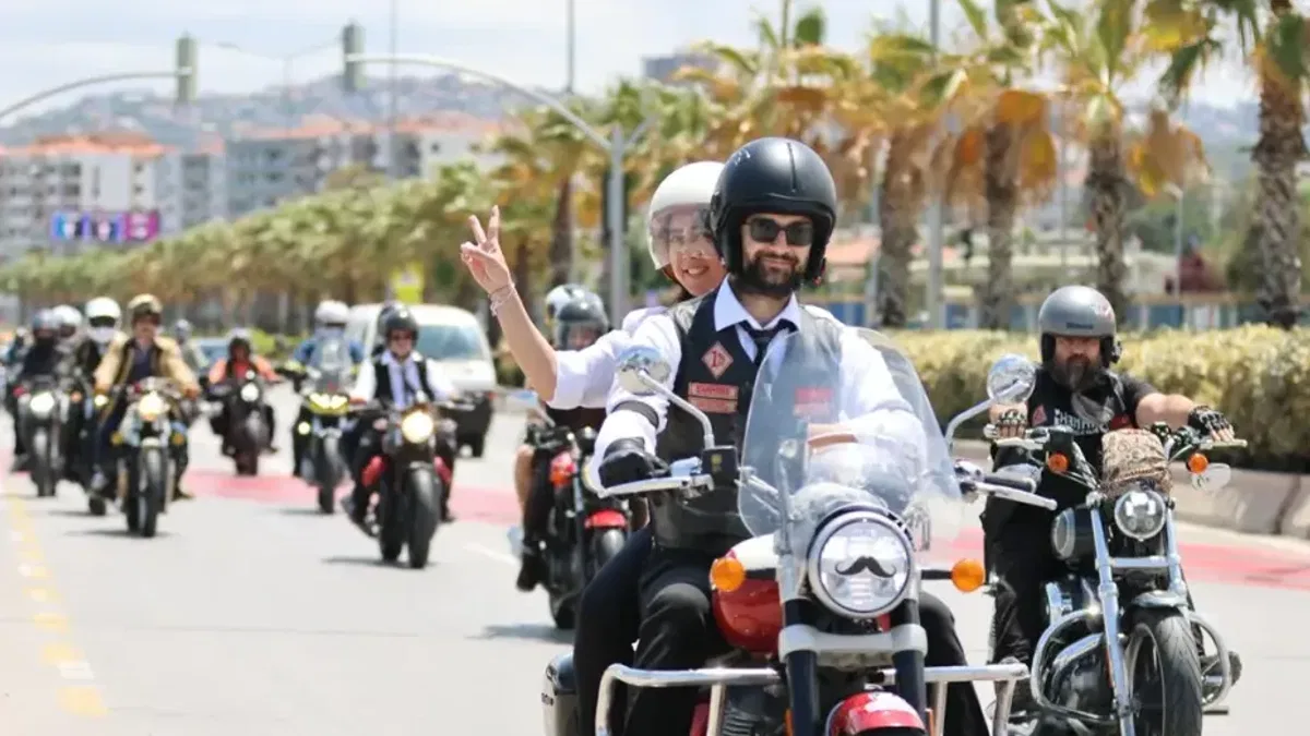 Klasik motosikletler farkındalık için yollarda