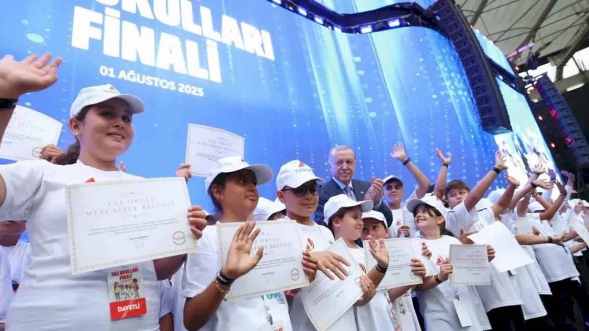 Cumhurbaşkanı Erdoğan, gençlere seslendi: Büyük ve güçlü Türkiye'ye az kaldı