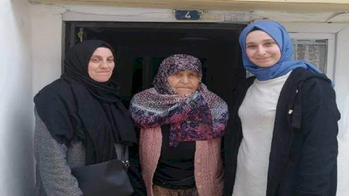 AK Kadınlar Pazaryeri’nde yaşlıları unutmadı