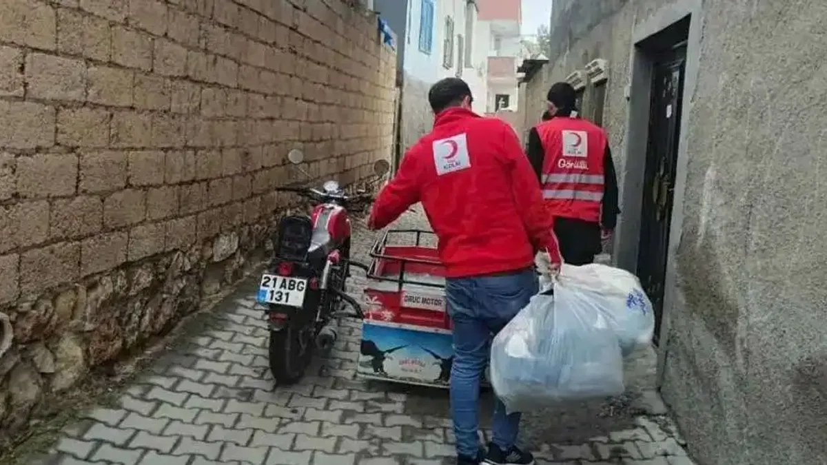 Mardin Kızılay’dan 420 aileye bayramlık hediyesi