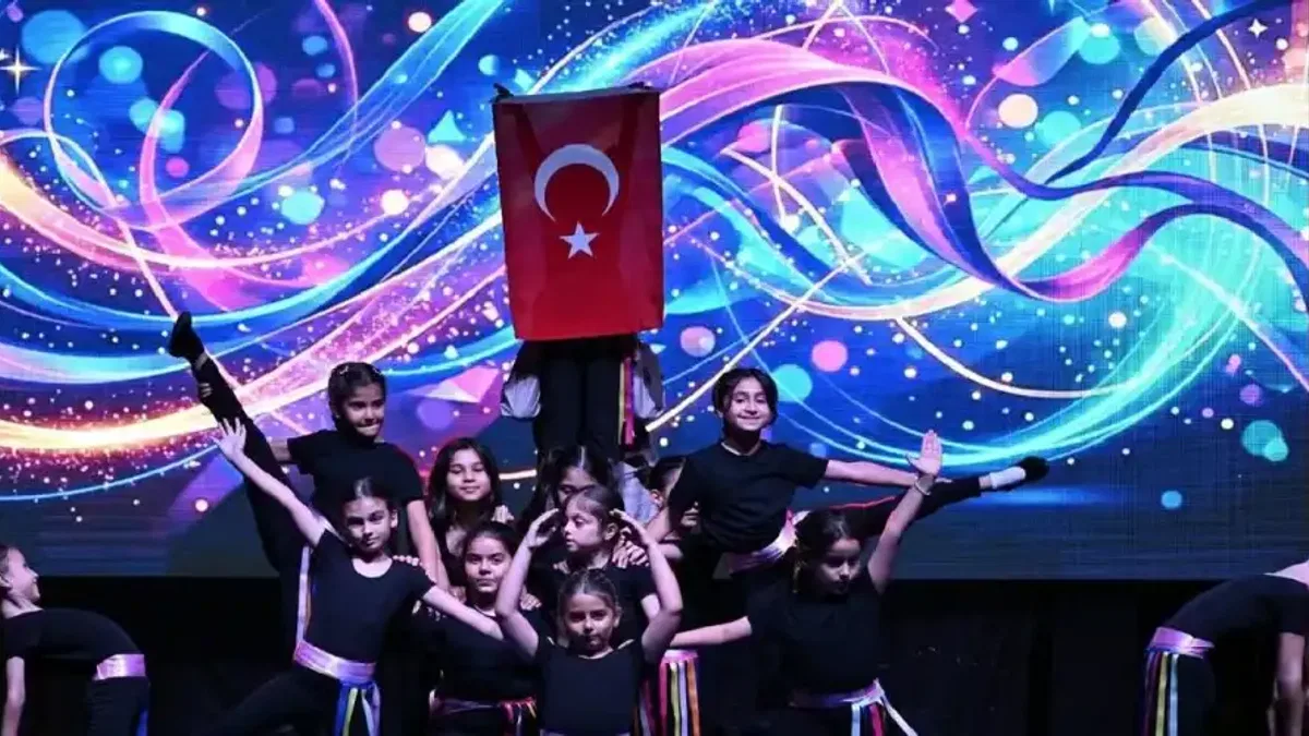 Manisa’da miniklerden yıl sonu gösterisi
