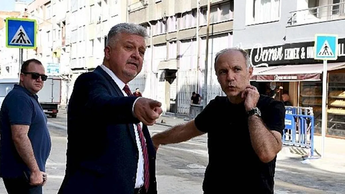 Emrullah Efendi Caddesi Yenilenmiş Yüzüyle Trafiğe Açıldı