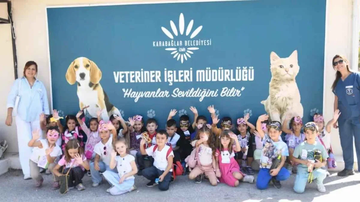 Karabağlar’da çocuklar can dostlarıyla çok mutlu