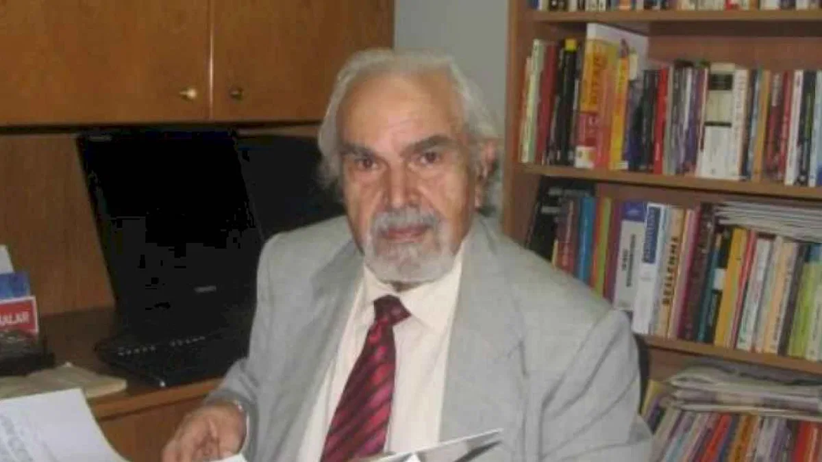 Dr. Erdal Atabek vefat etti